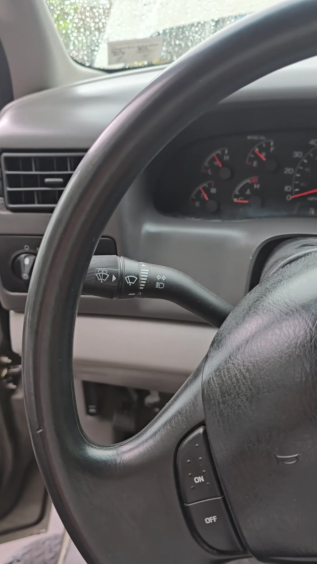 Interior of 2001 Ford F250 Super Duty Crew Cab Lariat Crew Cab