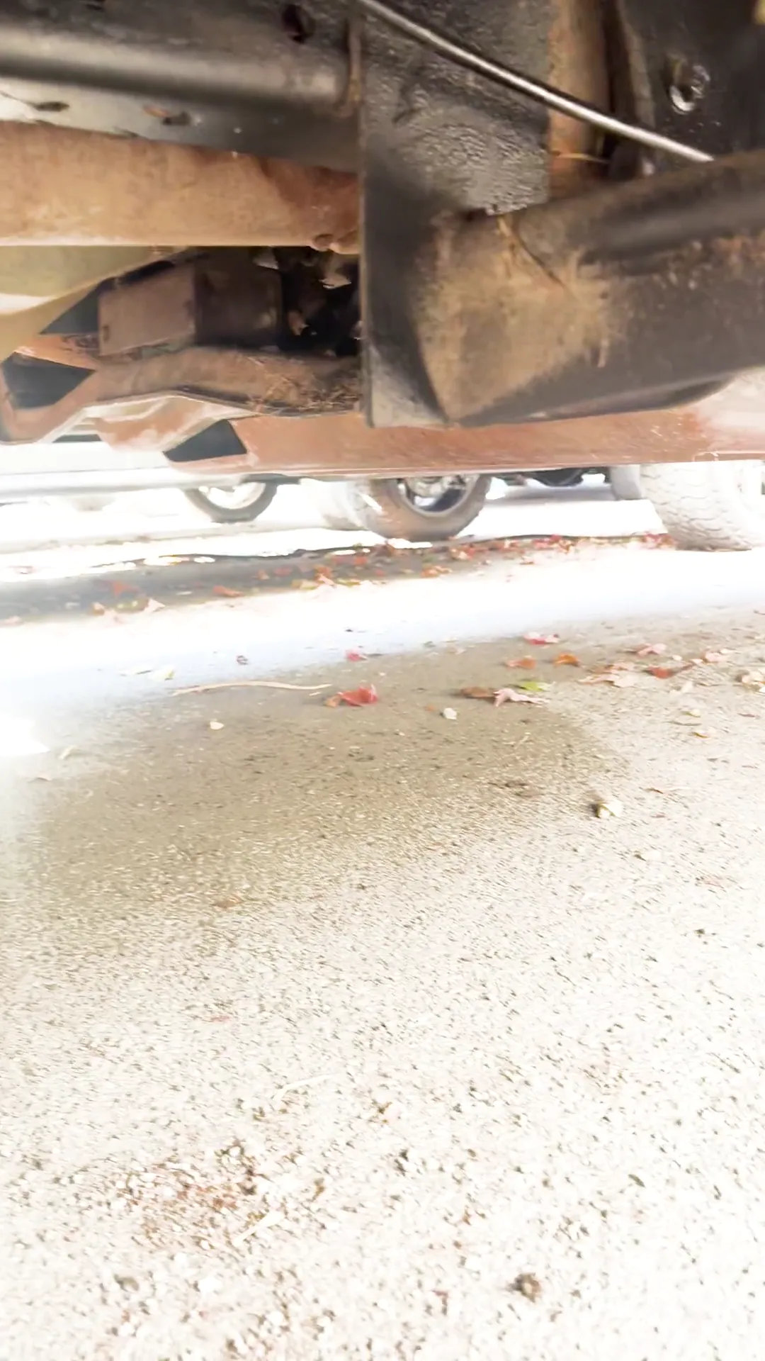 Underneath of 2001 Ford F250 Super Duty Crew Cab Lariat Crew Cab