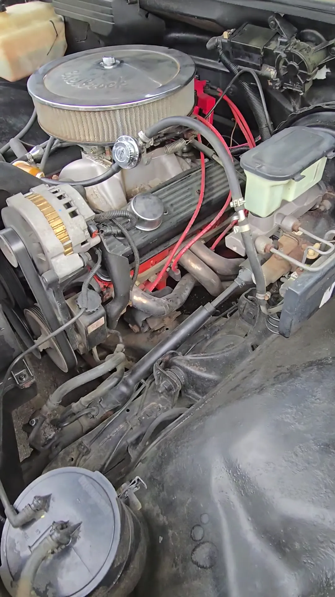 Engine bay of 1990 Chevrolet C/K1500 Cheyenne Reg Cab