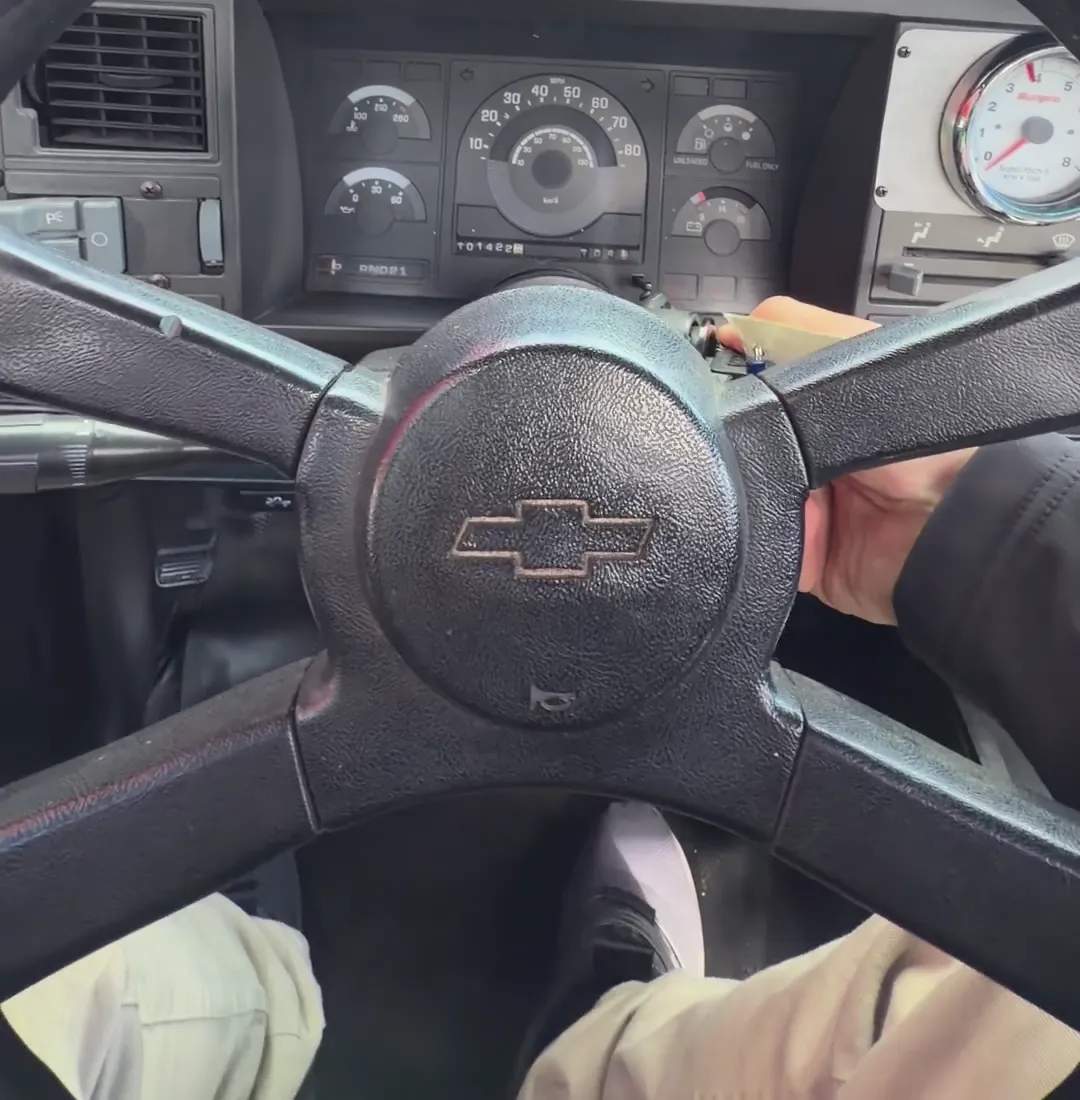 Engine start of 1990 Chevrolet C/K1500 Cheyenne Reg Cab
