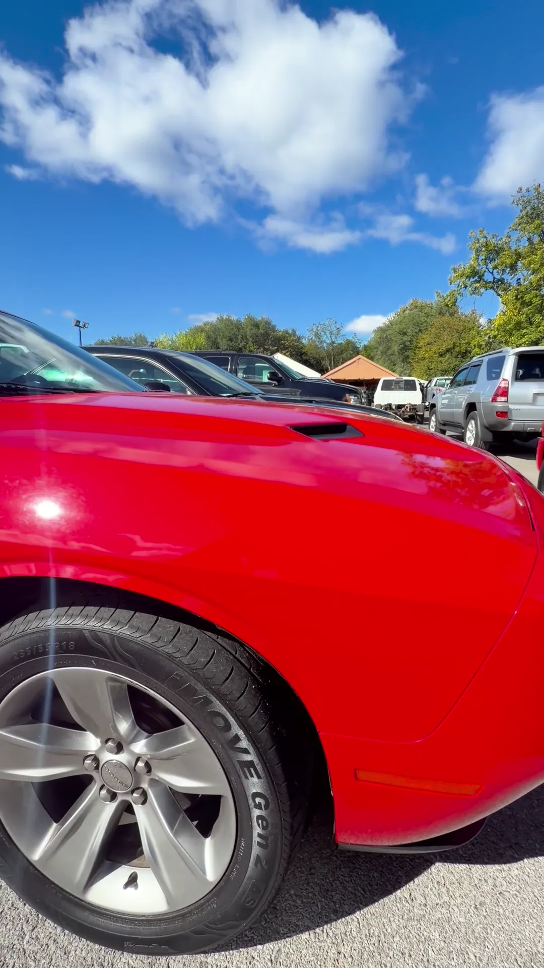 Walk-around of 2019 Dodge Challenger SXT Coupe 2D