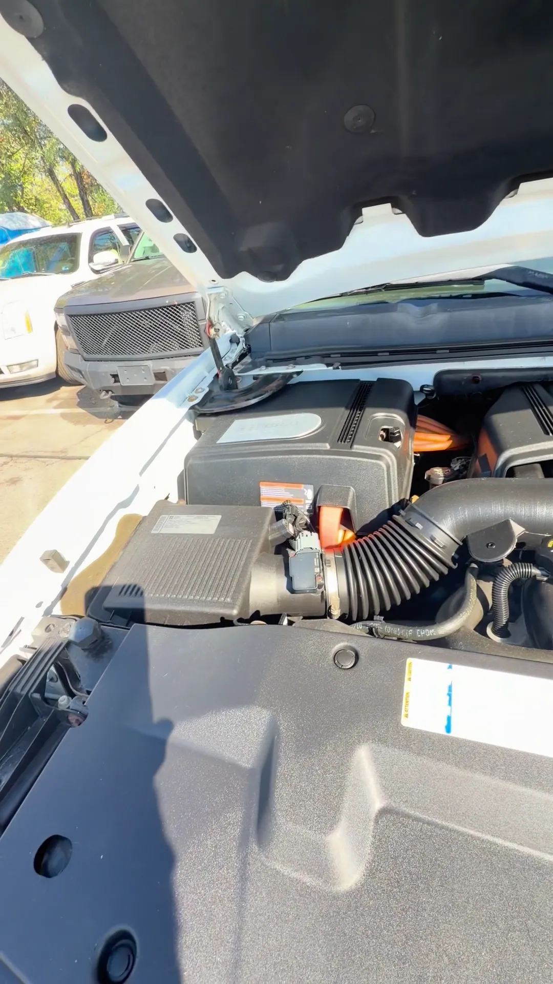 Engine bay of 2010 Chevrolet Silverado 1500 Crew Cab Hybrid Pickup 4D 5 3/4 ft