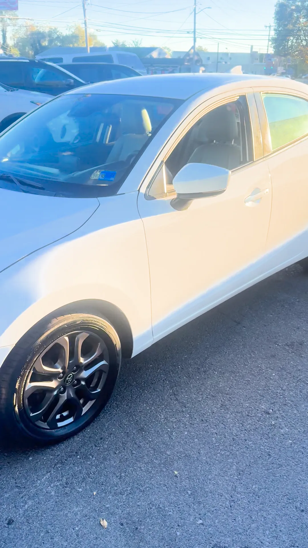 Walk-around of 2020 Toyota Yaris Hatchback XLE Sedan 4D