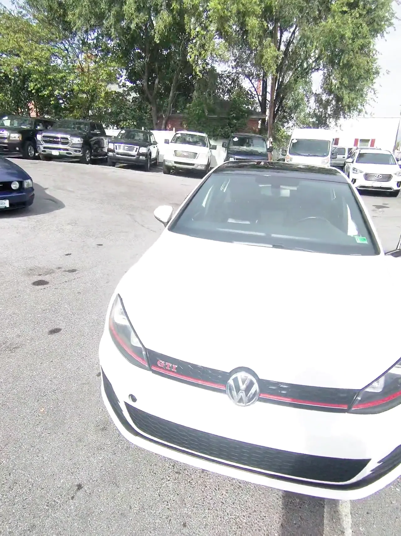 Walk-around of 2017 Volkswagen Golf GTI SE Hatchback Sedan 4D